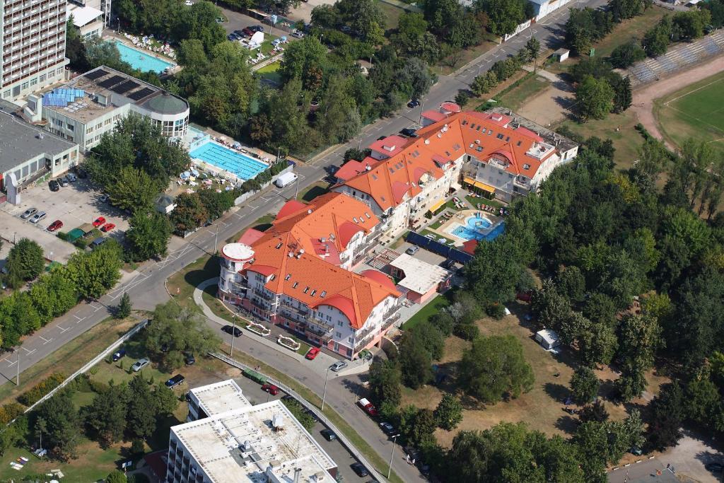 Panorama Wellness Apartman Hotel Хайдусобосло Экстерьер фото