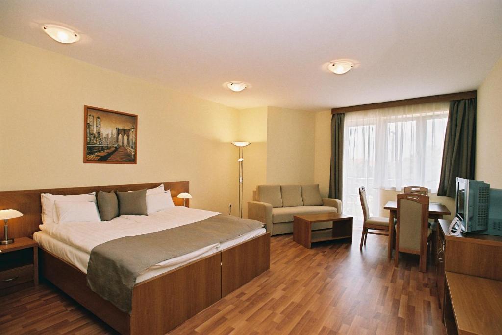 Panorama Wellness Apartman Hotel Хайдусобосло Экстерьер фото