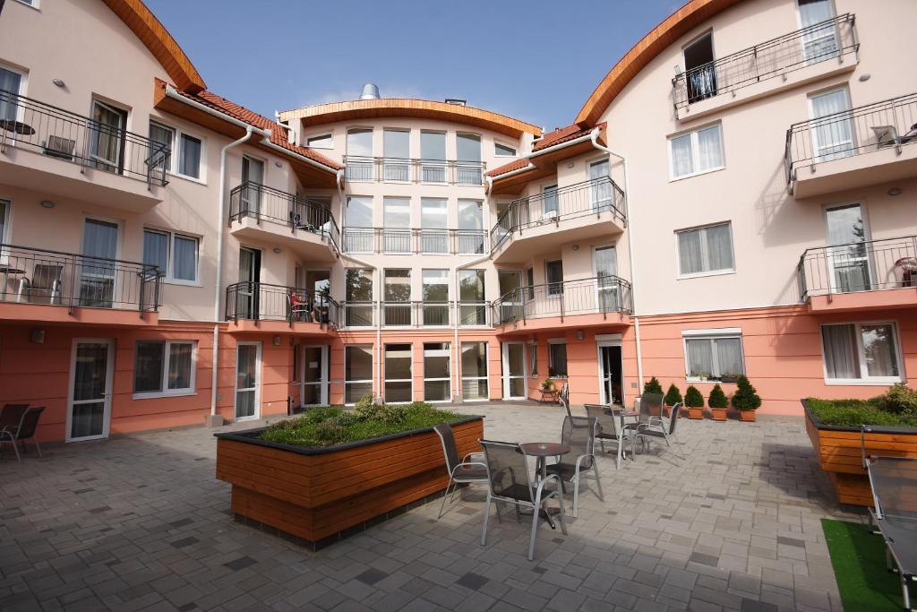 Panorama Wellness Apartman Hotel Хайдусобосло Экстерьер фото