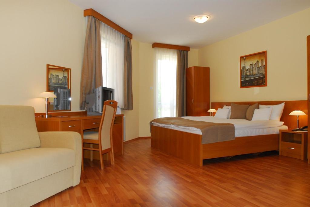 Panorama Wellness Apartman Hotel Хайдусобосло Экстерьер фото